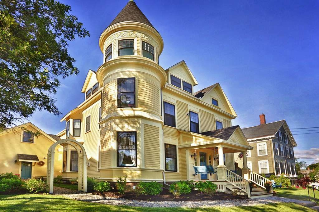 queen anne victorian in newburyport