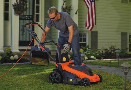 electric lawn mower vs. gas mower