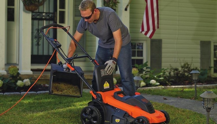 electric lawn mower vs. gas mower