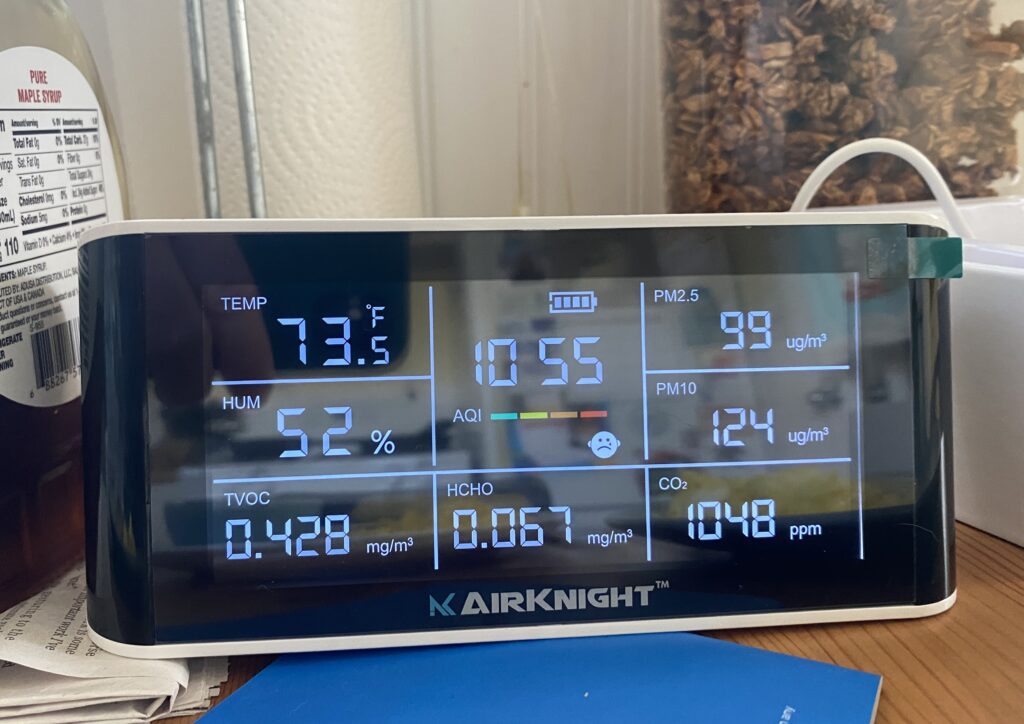 air quality monitor reading after cooking breakfast on gas stove